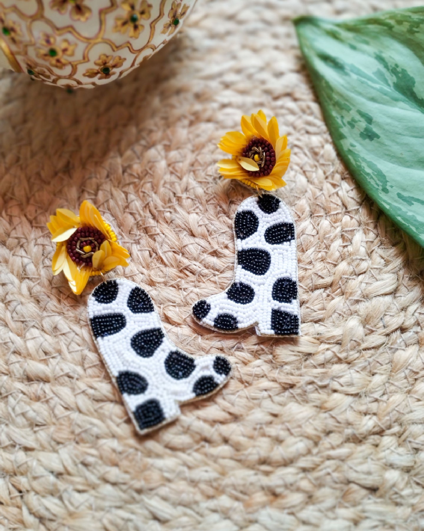 BLACK & WHITE SUNFLOWER BOOT EARRING