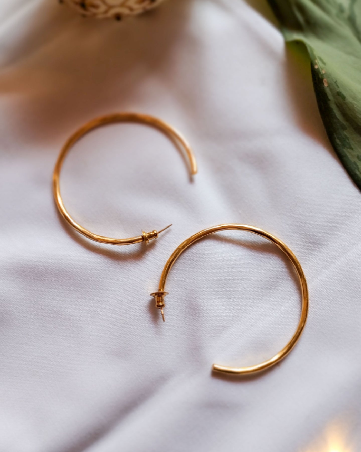 HALF LOOP EARRINGS