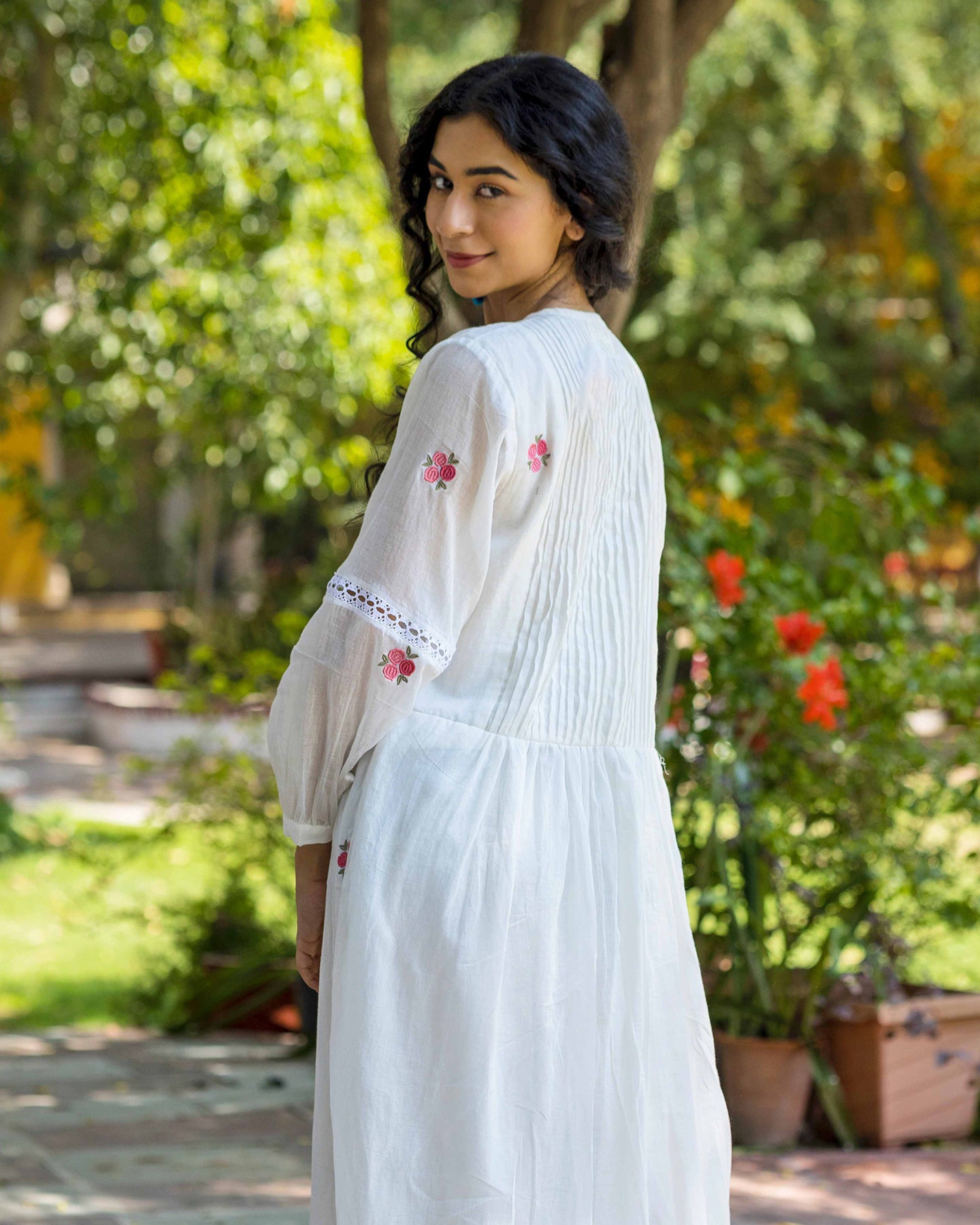 WHITE EMBROIDERED FLOWER BOHEMIAN MOTIF DRESS