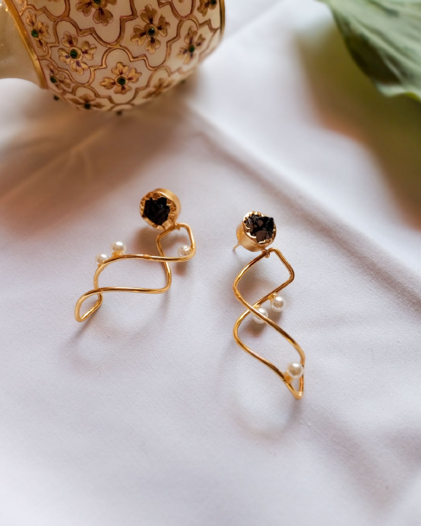 BLACK STONE PEARL EARRINGS