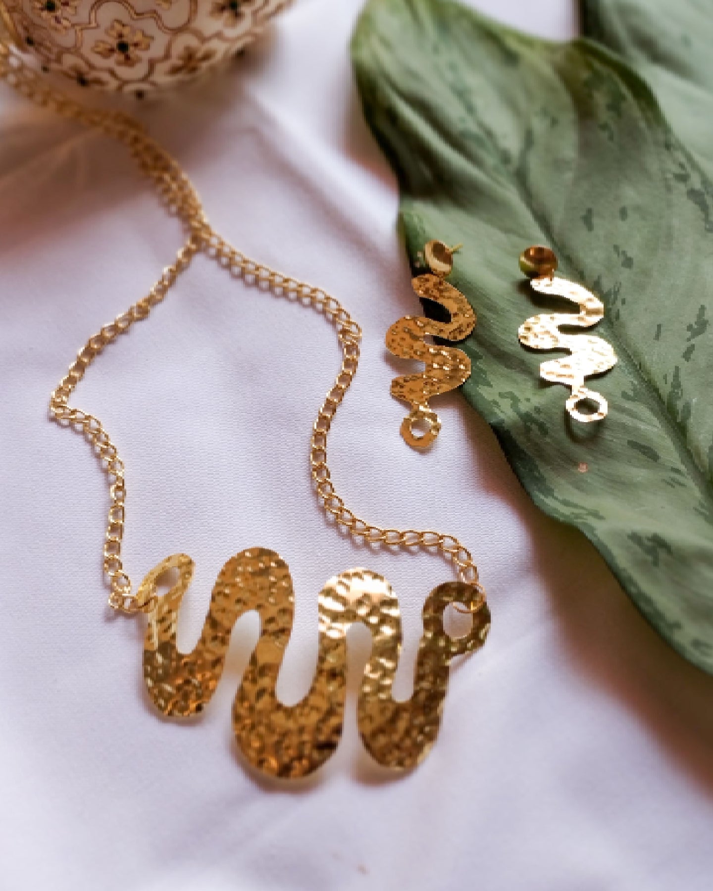 GOLDEN SNAKE NECKLACE SET