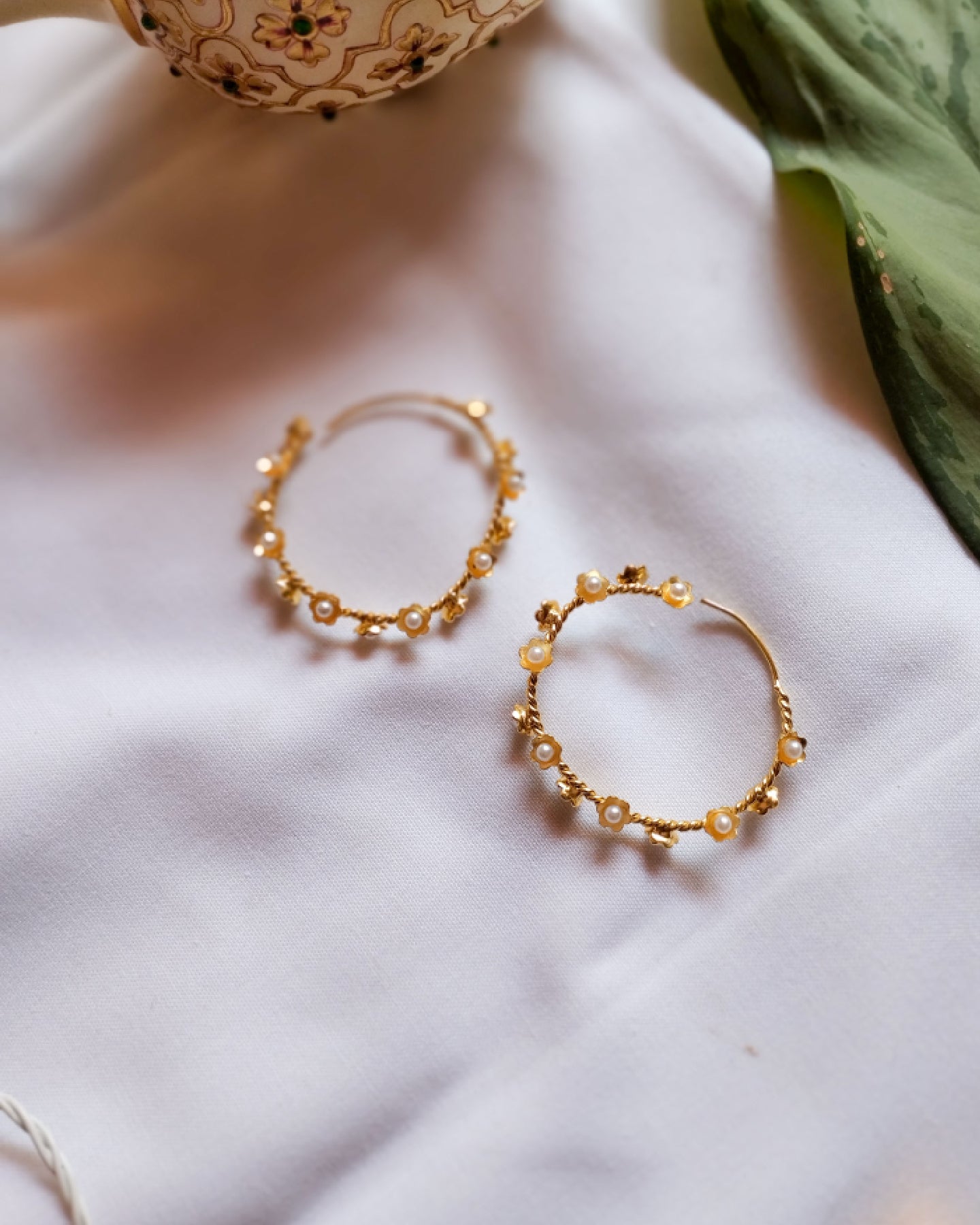 FLOWER PEARL LOOPS
