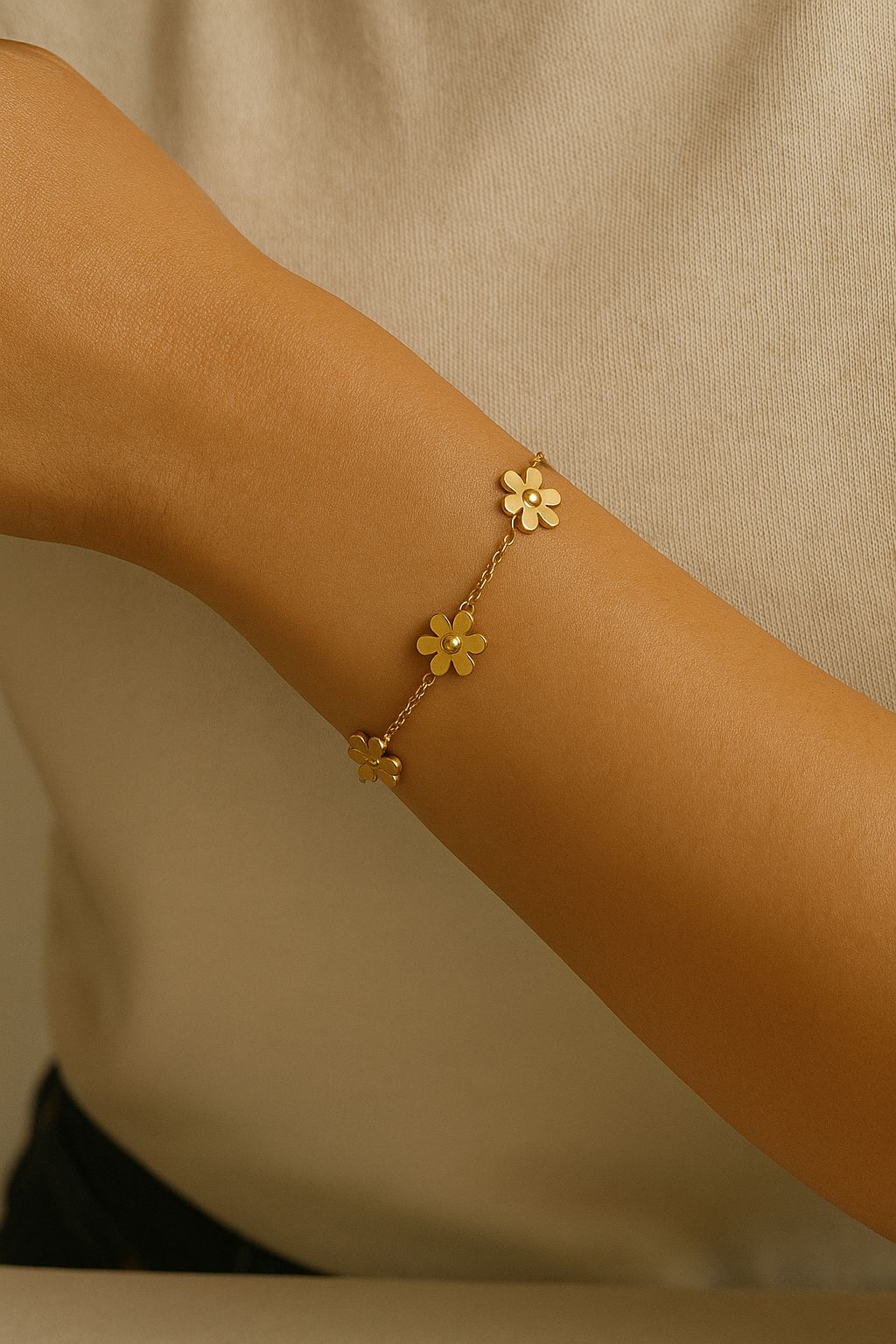 Daisy Charm Bracelet – 22K Gold Plated